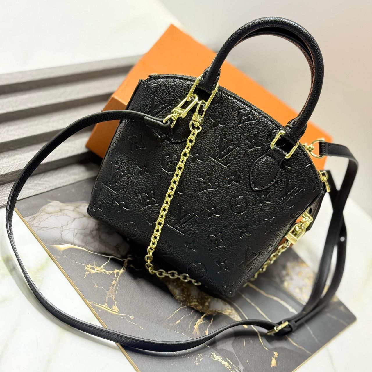 BOLSO LV EN CAJA