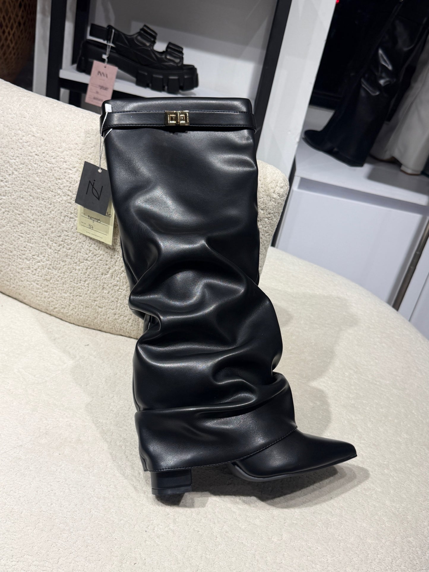 BOTAS BROCHE