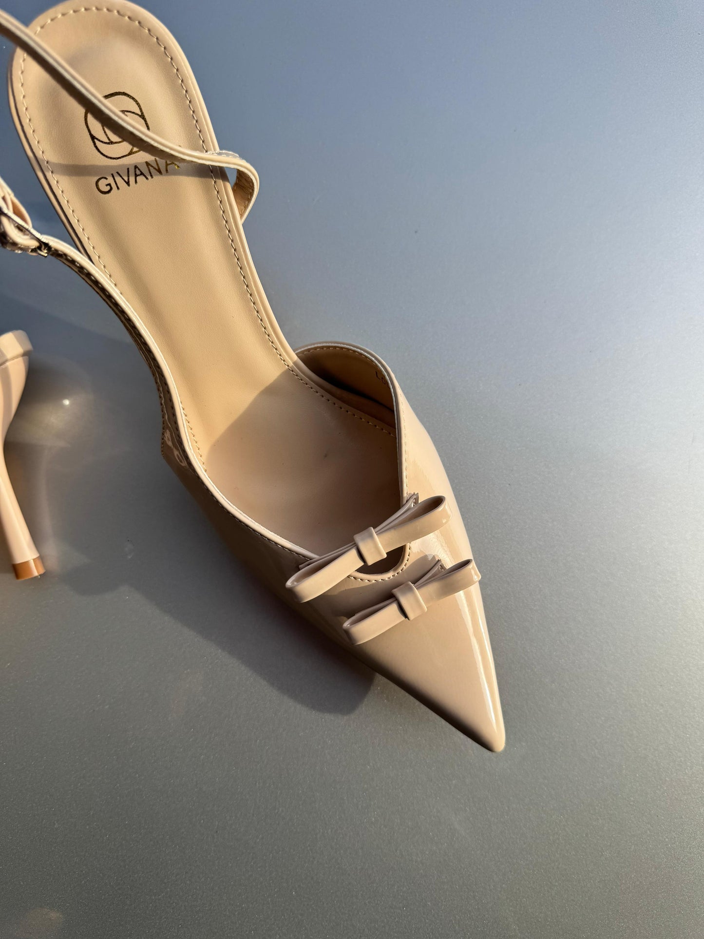LOLA 5252 NUDE