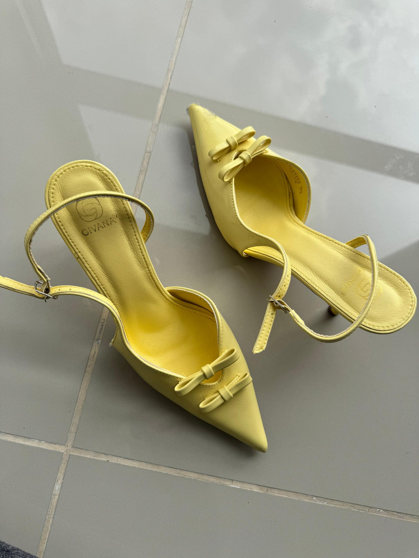 LOLA 5252 AMARILLO