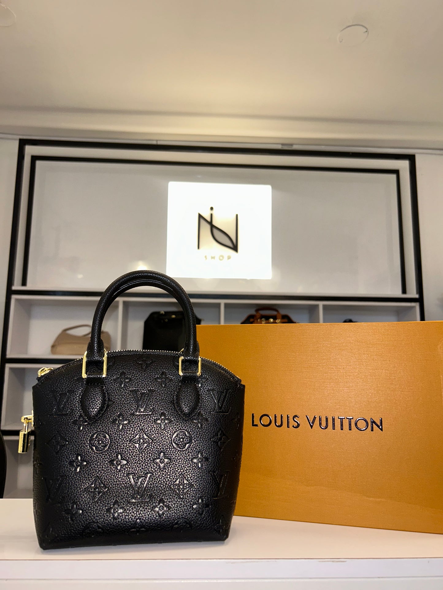 BOLSO LV EN CAJA