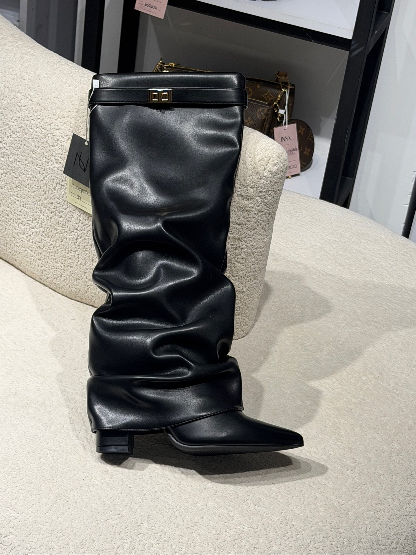 BOTAS BROCHE