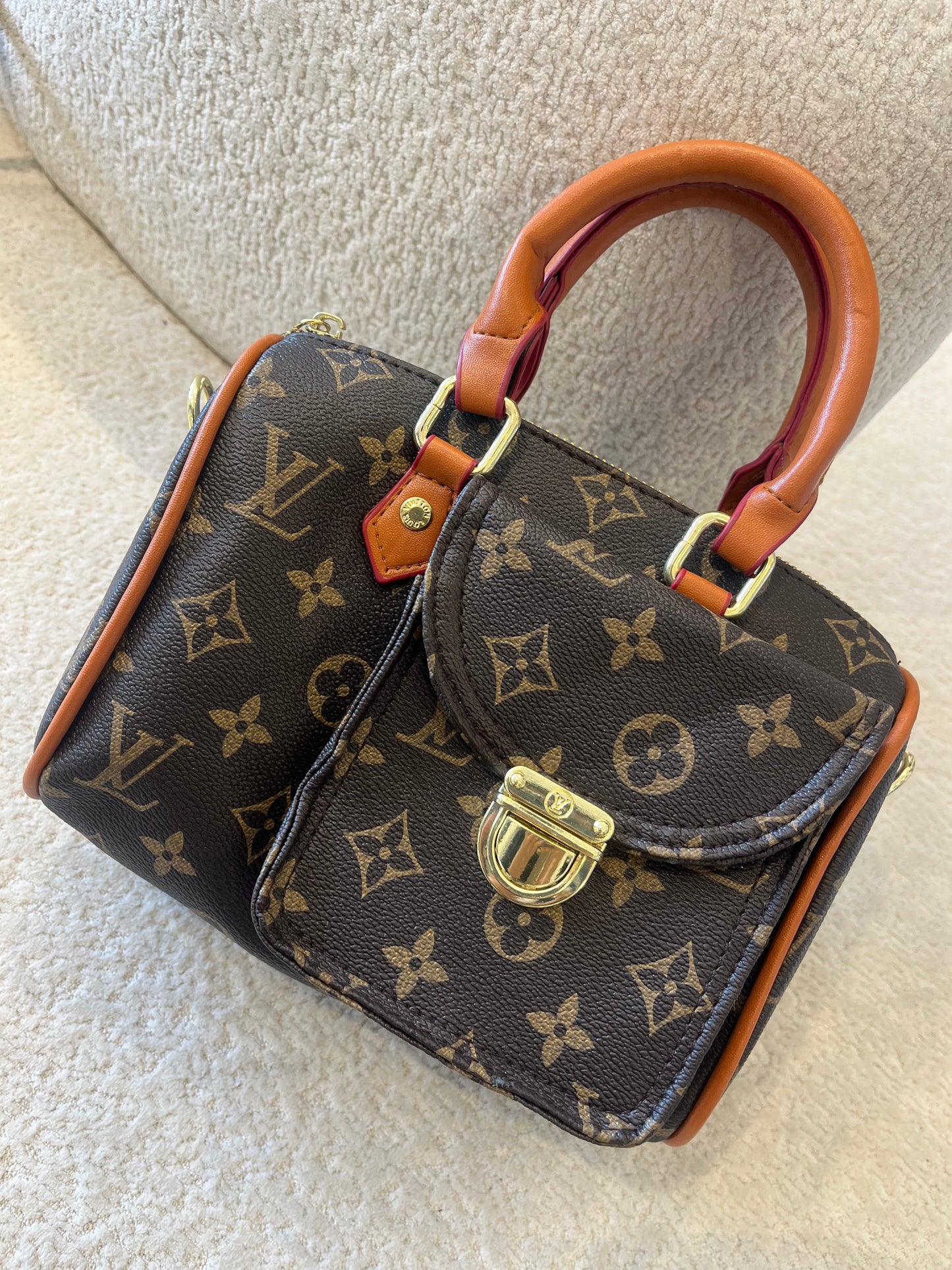 BOLSO BAÚL LV CON BOLSILLO