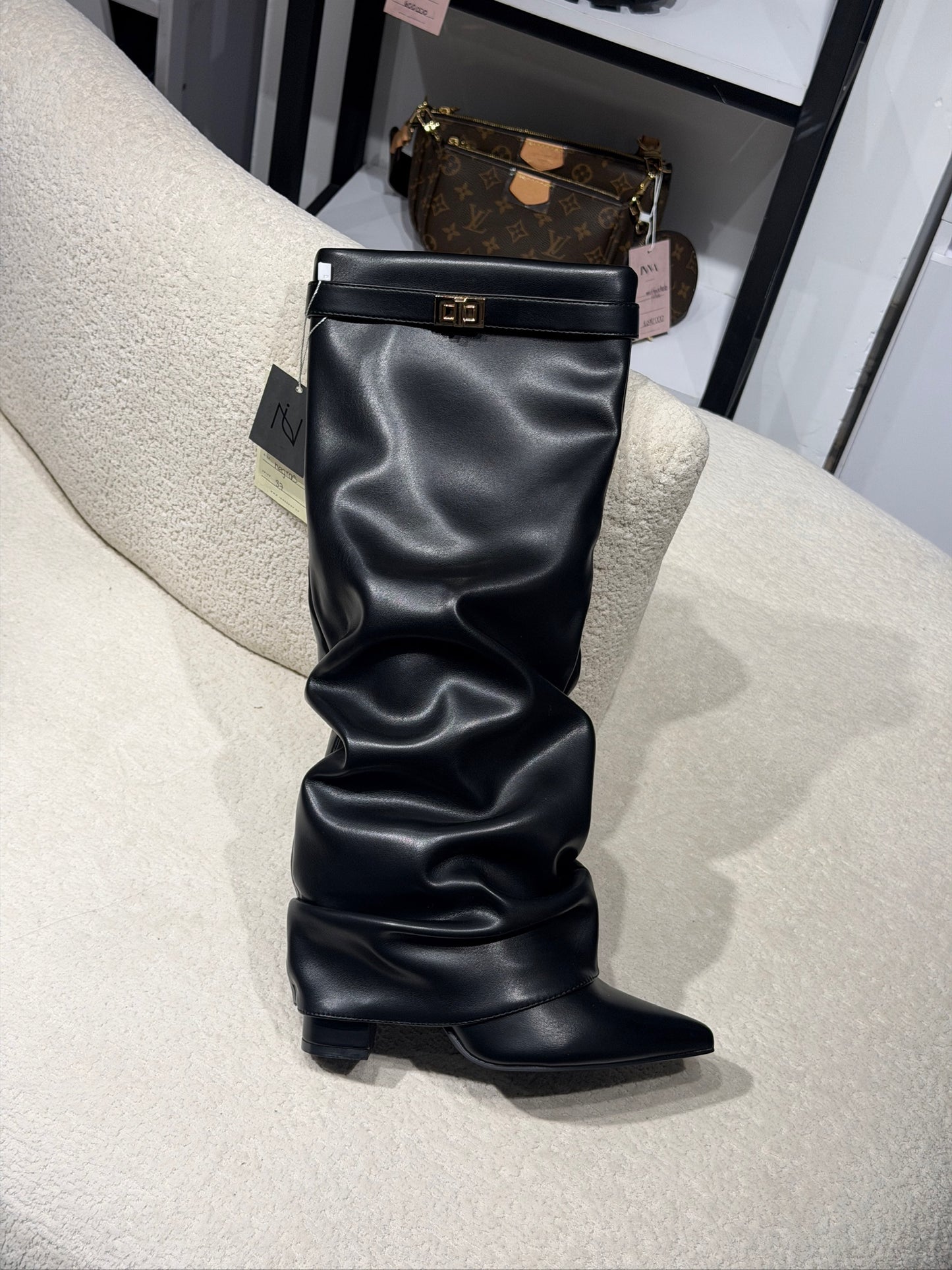 BOTAS BROCHE