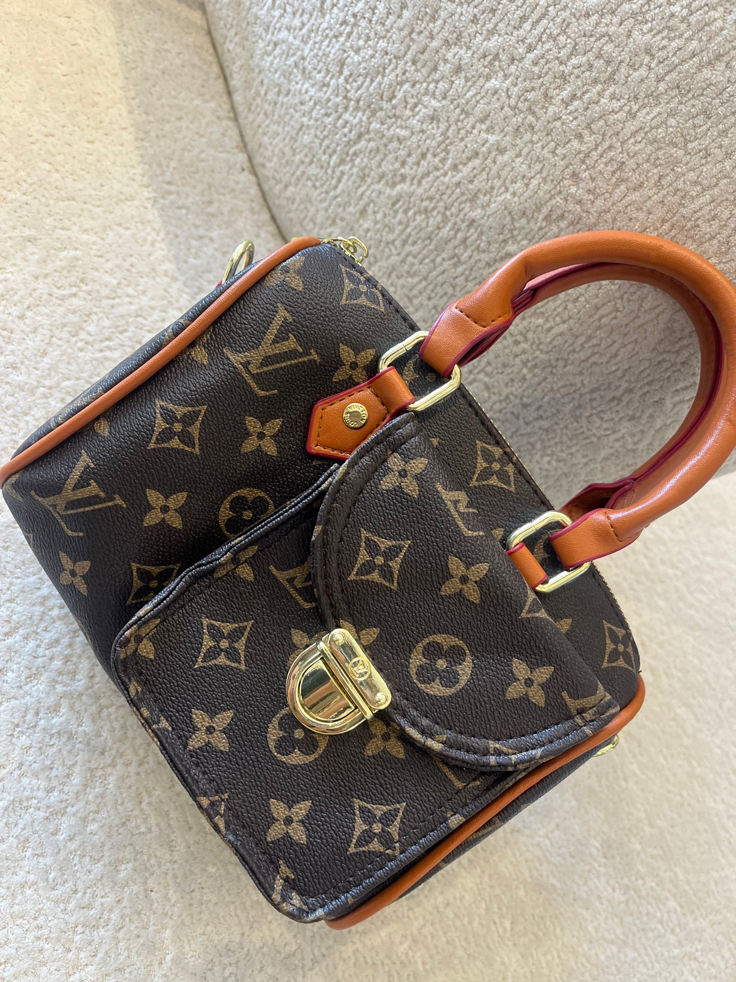 BOLSO BAÚL LV CON BOLSILLO