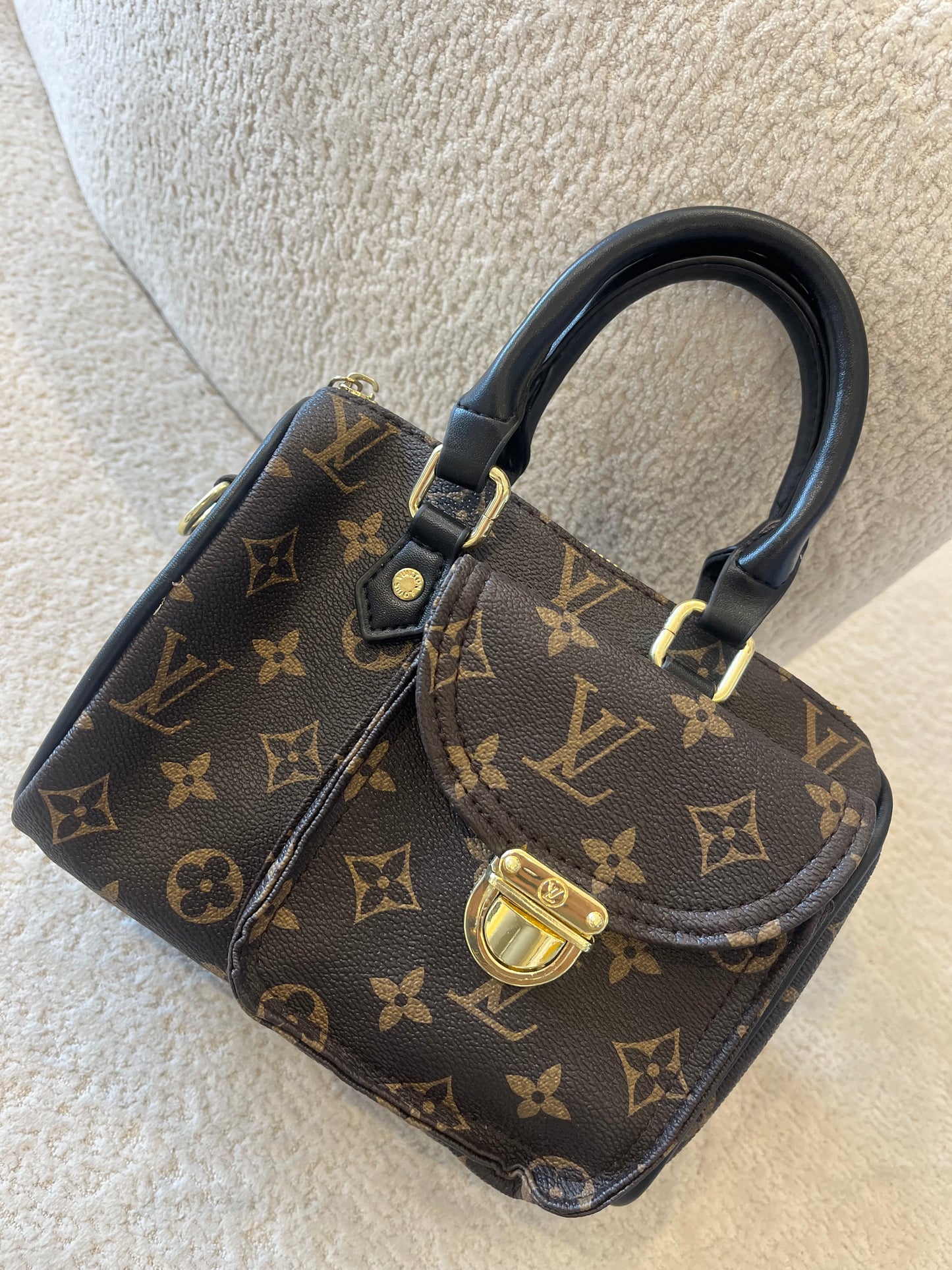 BOLSO LV CON BOLSILLO NEGRO