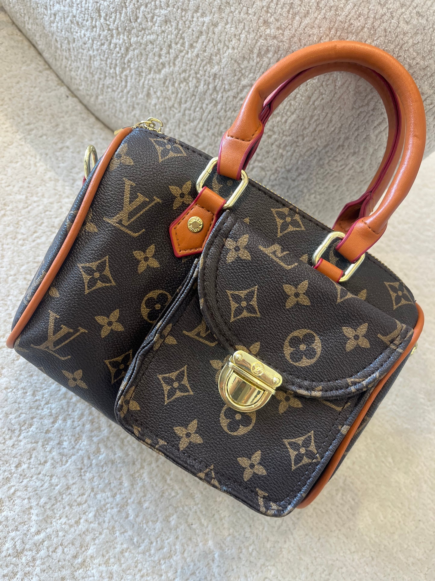 BOLSO BAÚL LV CON BOLSILLO
