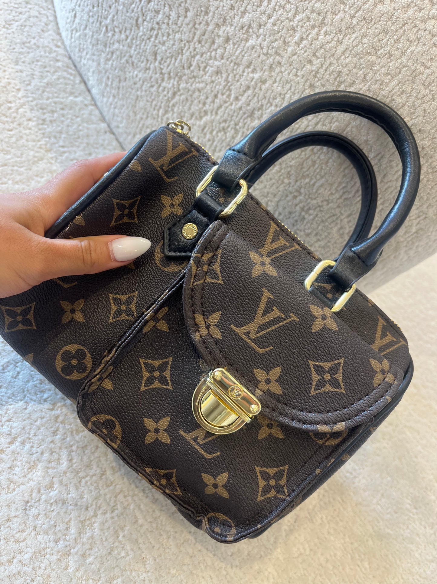 BOLSO LV CON BOLSILLO NEGRO