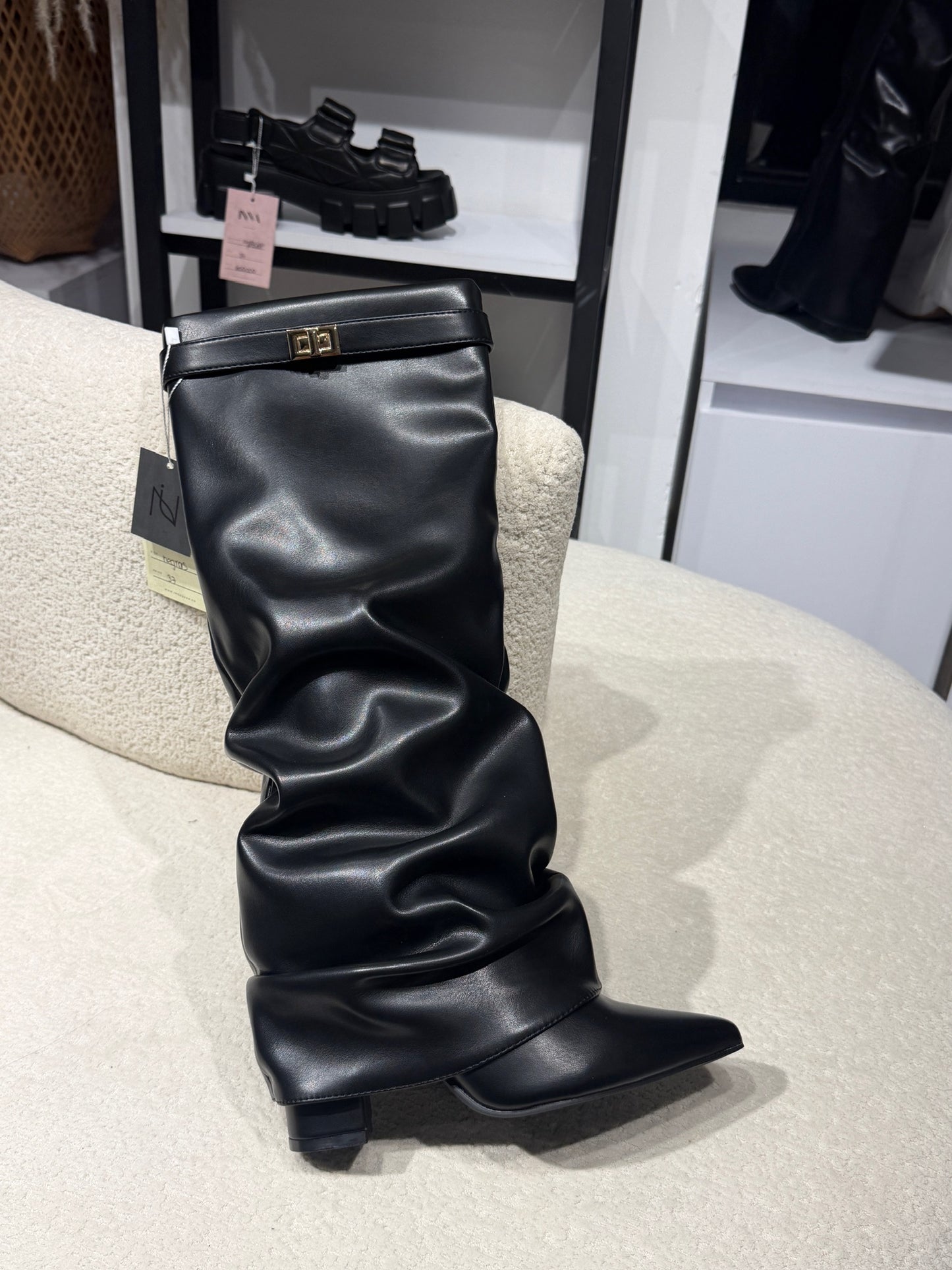 BOTAS BROCHE
