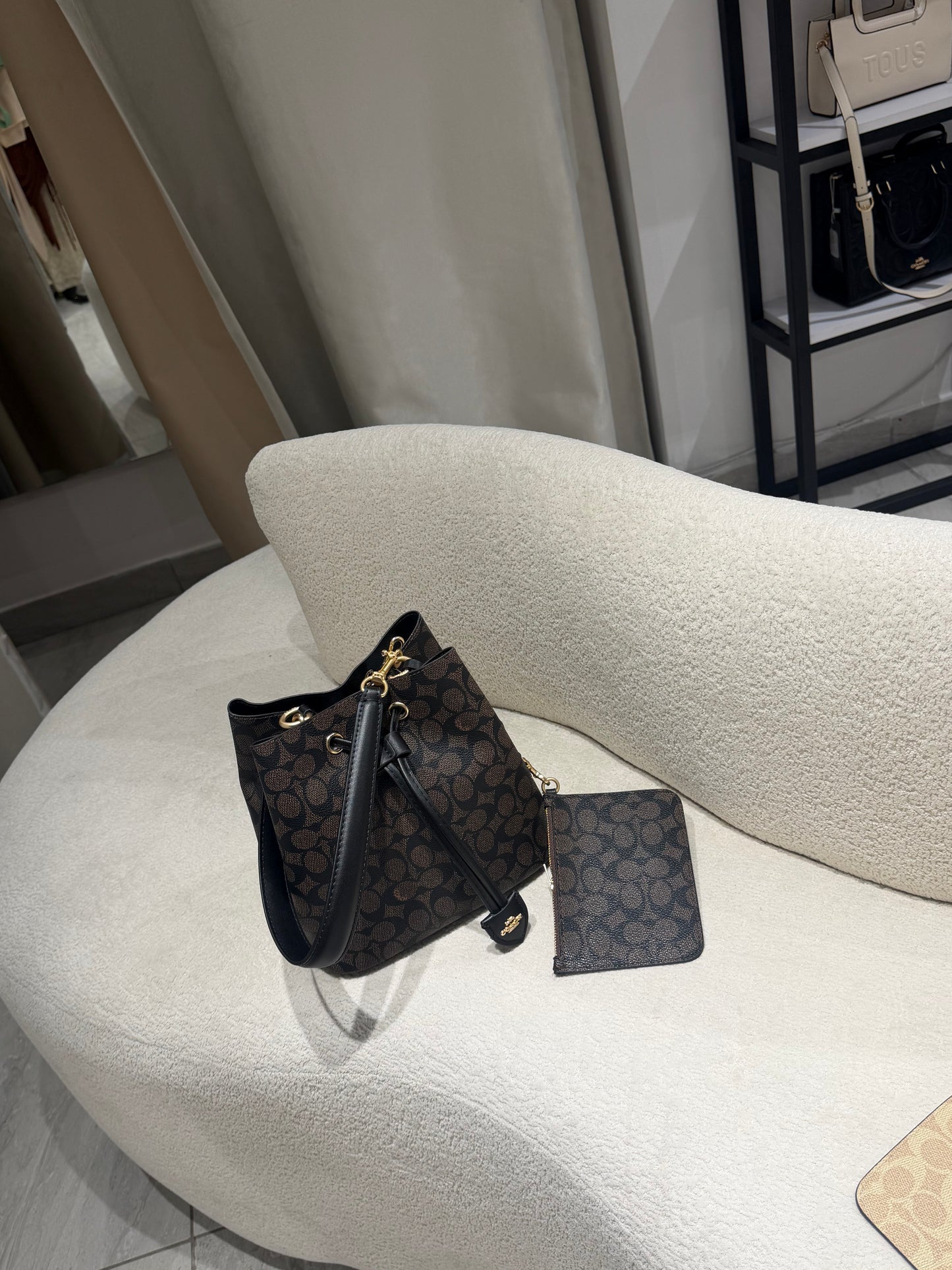 TULA CAJA COACH