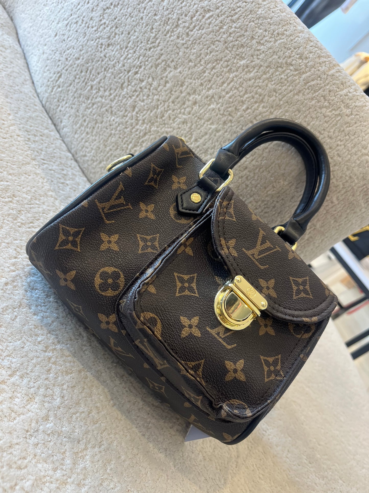 BOLSO LV CON BOLSILLO NEGRO