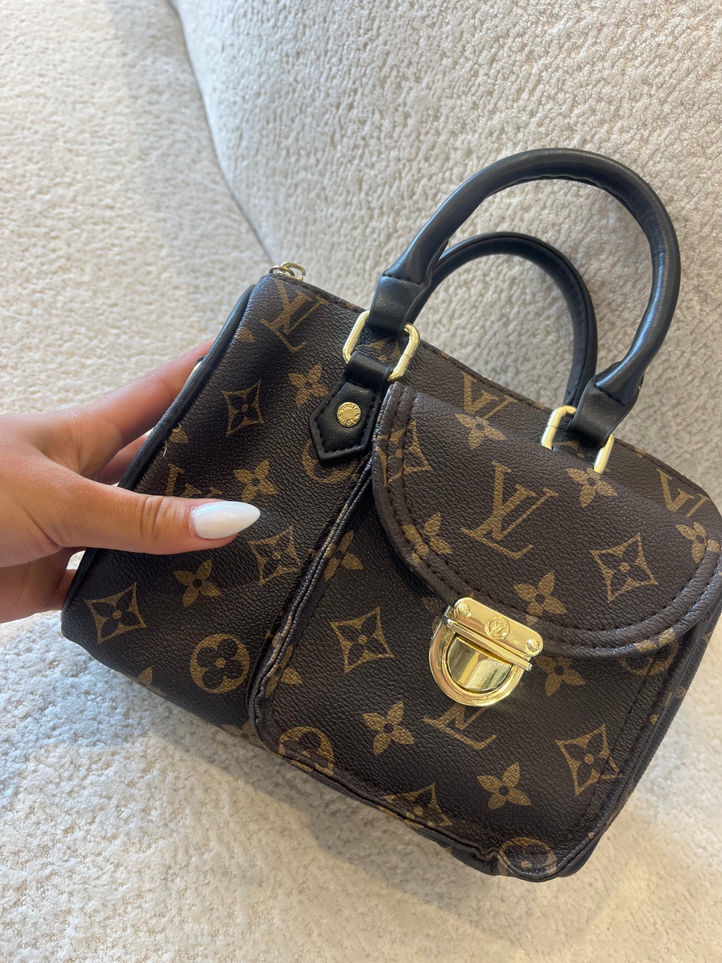 BOLSO LV CON BOLSILLO NEGRO