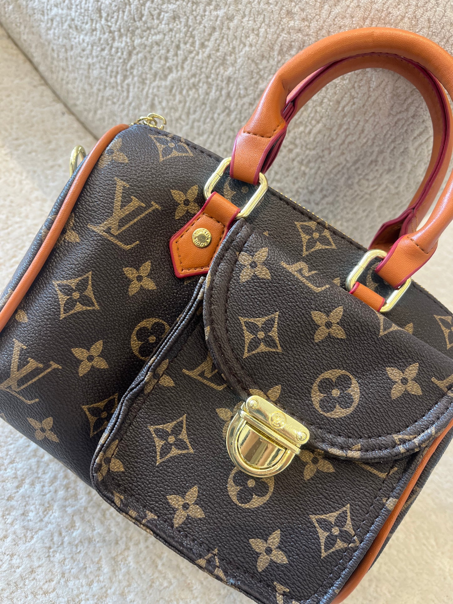 BOLSO BAÚL LV CON BOLSILLO