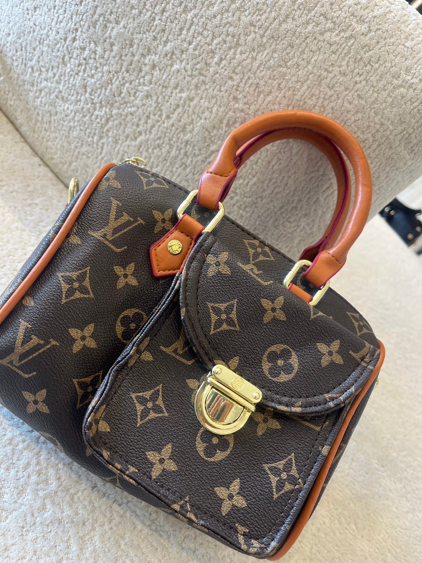 BOLSO BAÚL LV CON BOLSILLO