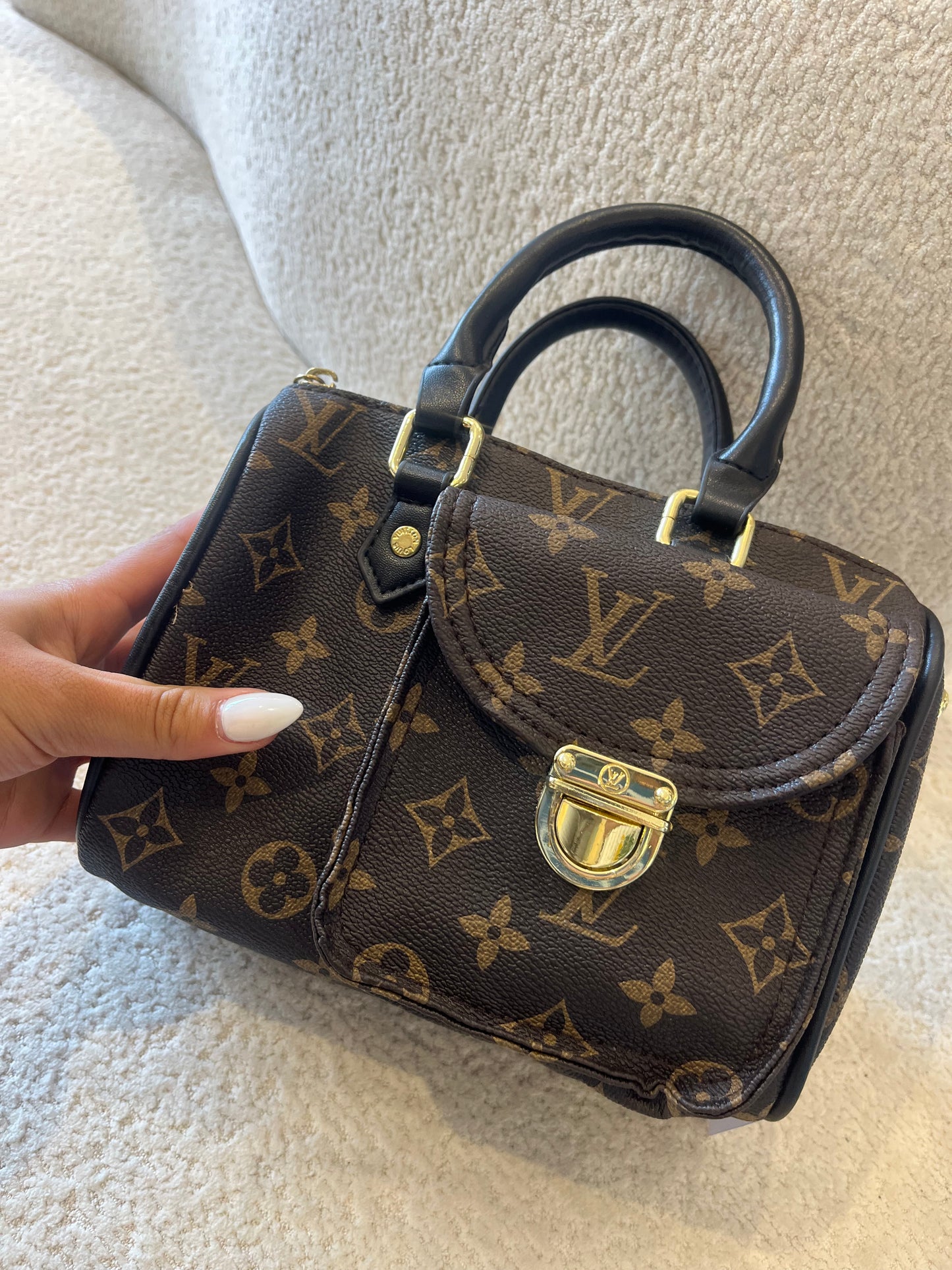 BOLSO LV CON BOLSILLO NEGRO