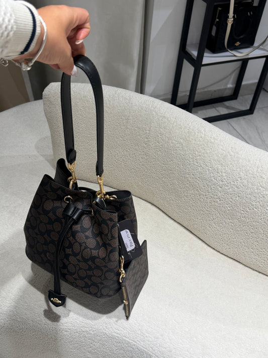 TULA CAJA COACH