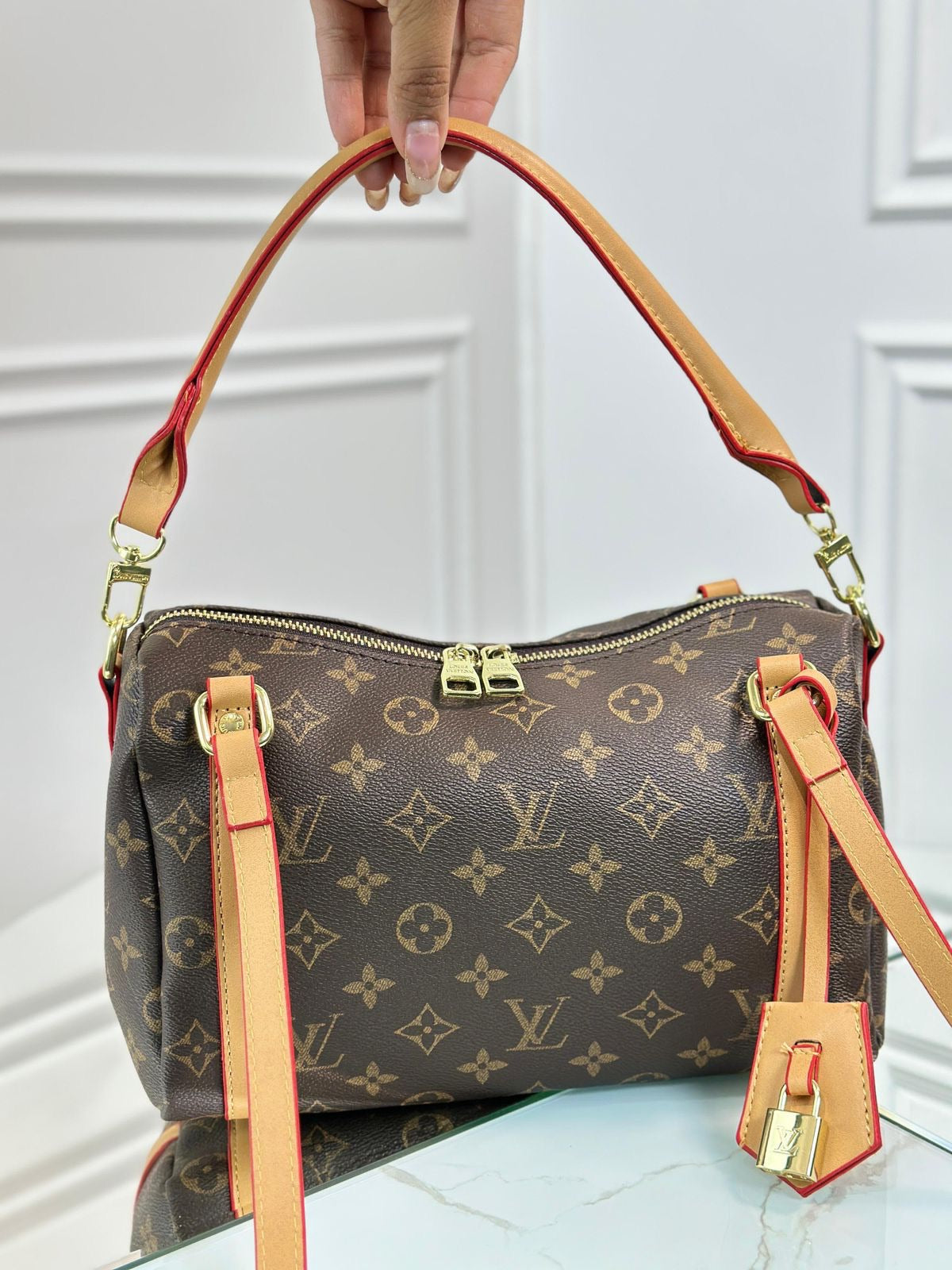 BOLSO BAÚL LV LETRAS