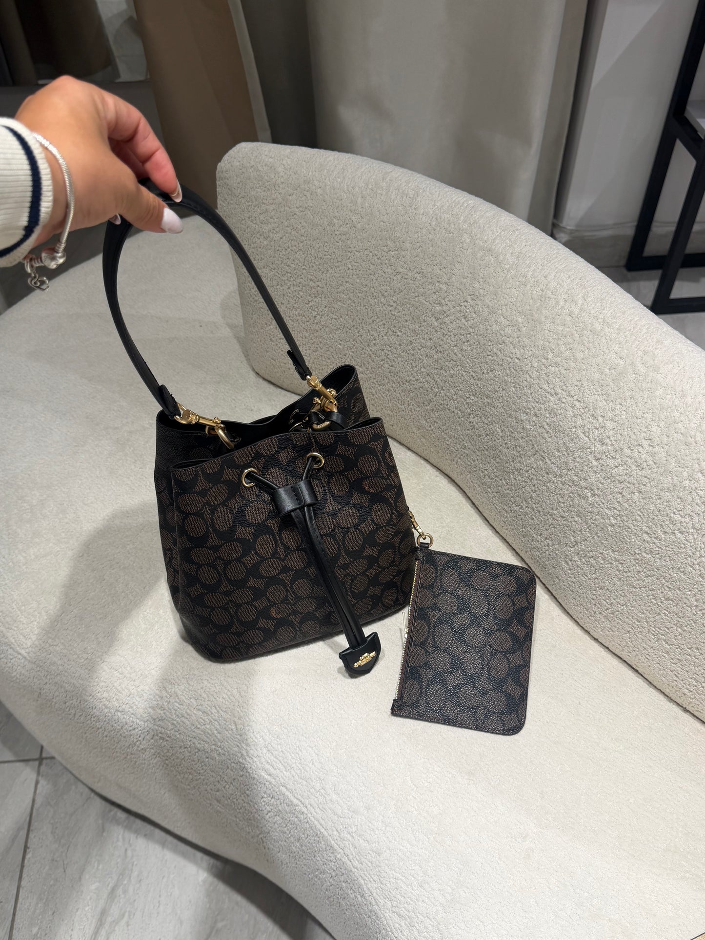 TULA CAJA COACH
